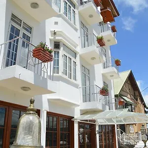 Royal Hills فندق